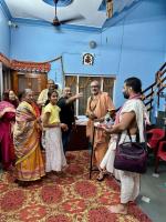 Halt at the residence of Shri Gunjan Vasant Hosangadi in Lucknow en route to Ayodhya (22 March 2025)